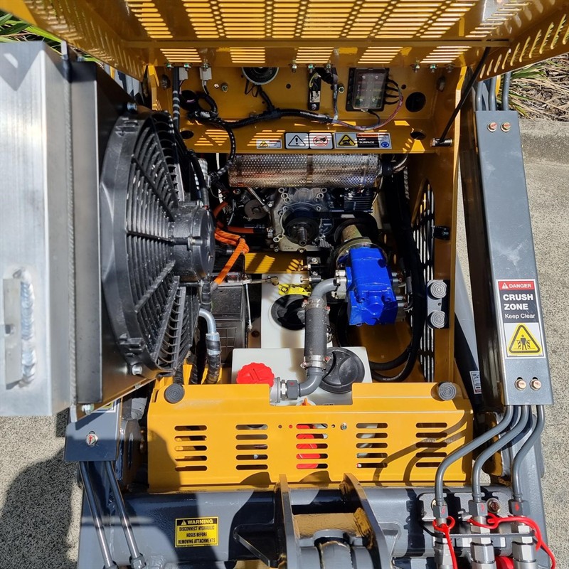 AM230PT Commando Mini Skidsteers image 30