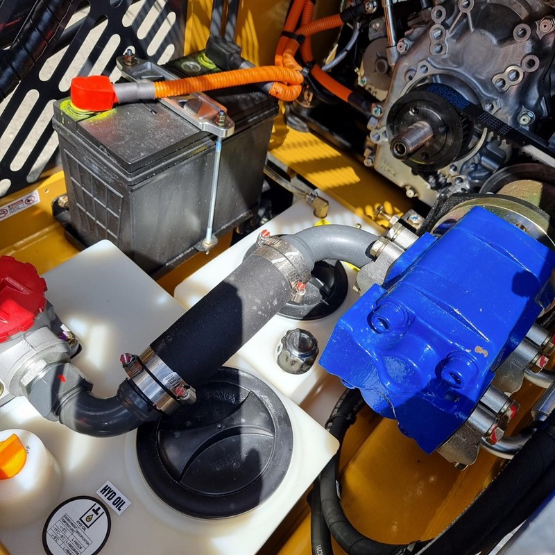 AM230PT Commando Mini Skidsteers image 37