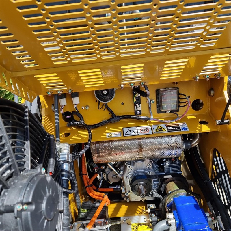 AM230PT Commando Mini Skidsteers image 39