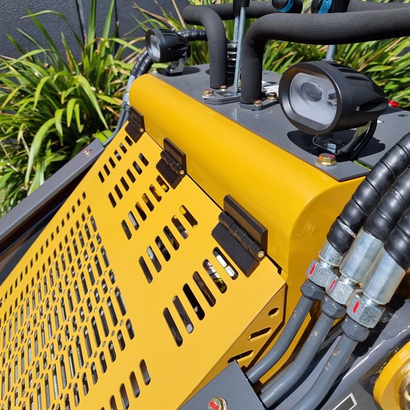 AM230PT Commando Mini Skidsteers image 40