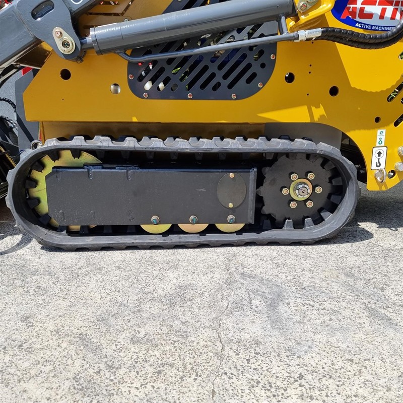 AM230PT Commando Mini Skidsteers image 42