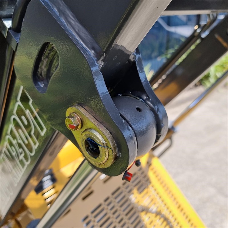 AM230PT Commando Mini Skidsteers image 45