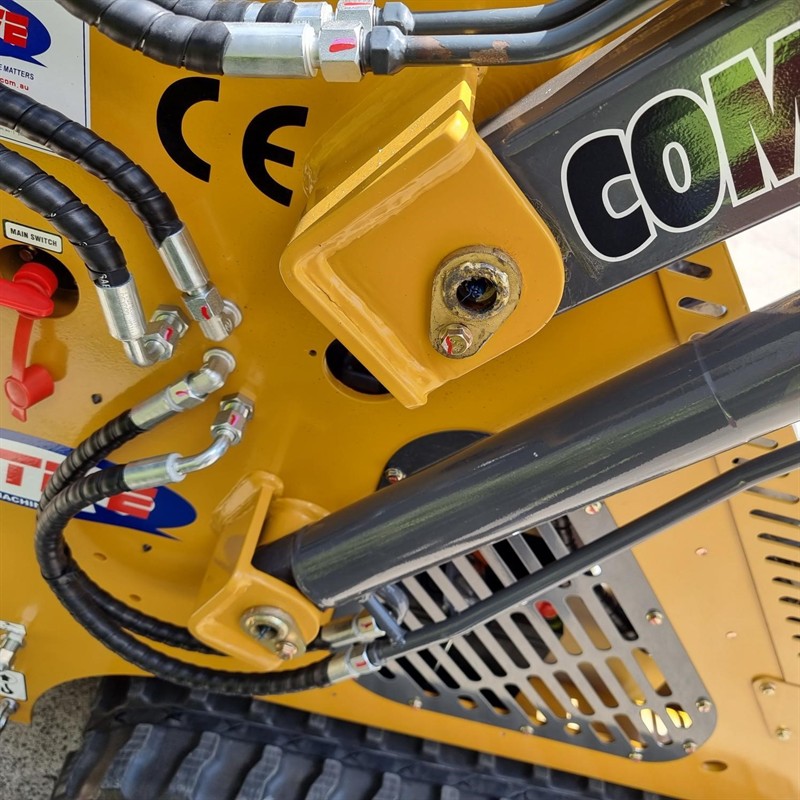 AM230PT Commando Mini Skidsteers image 46