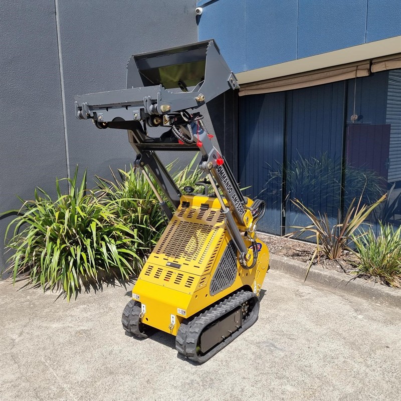AM230PT Commando Mini Skidsteers image 48