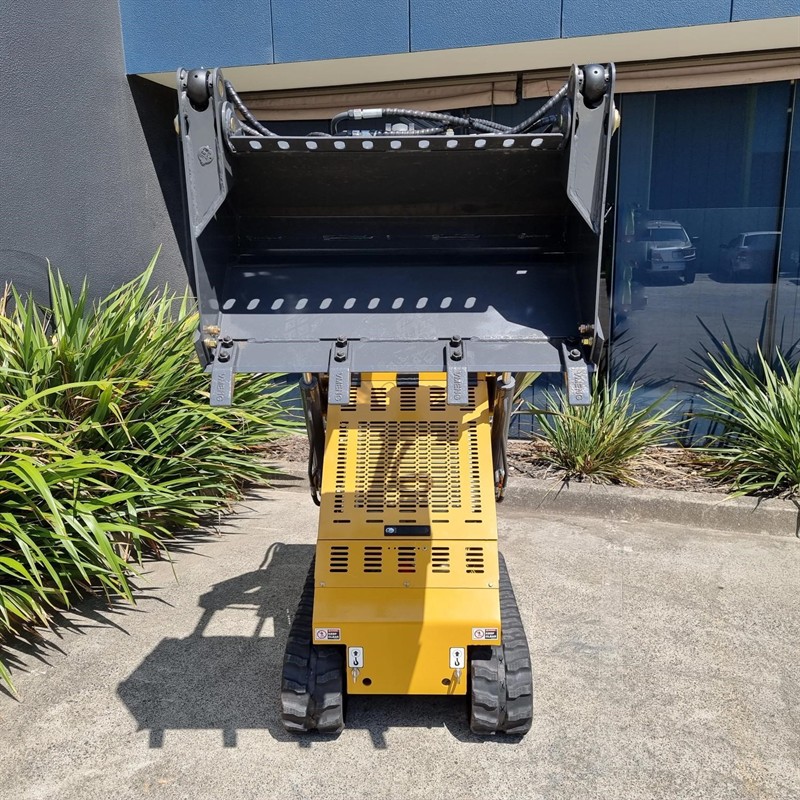 AM230PT Commando Mini Skidsteers image 51