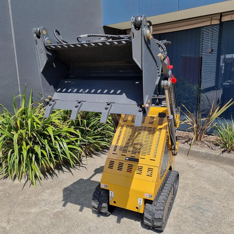 AM230PT Commando Mini Skidsteers image 52