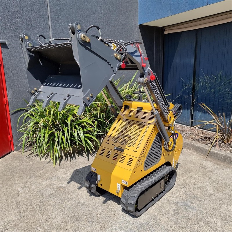 AM230PT Commando Mini Skidsteers image 54