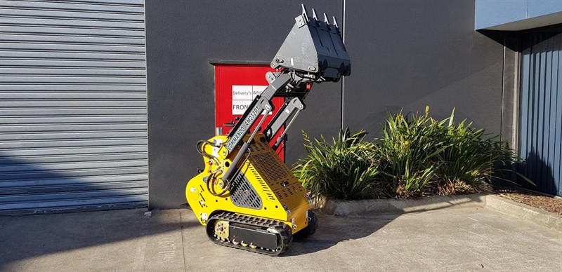 AM232PT Commando Mini Skidsteers image 9