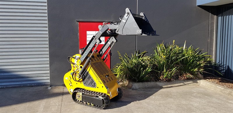 AM232PT Commando Mini Skidsteers image 11