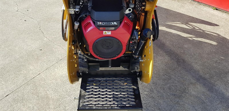 AM232PT Commando Mini Skidsteers image 16