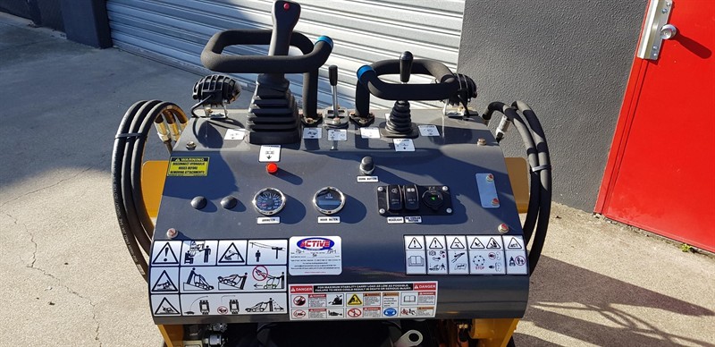 AM232PT Commando Mini Skidsteers image 17