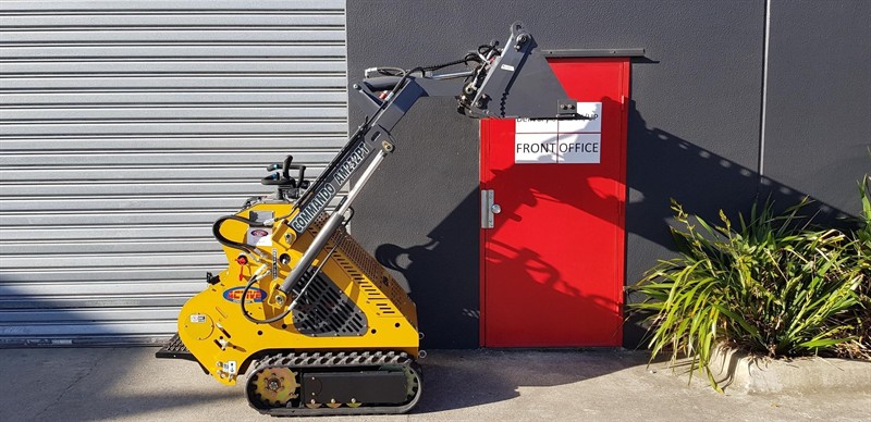 AM232PT Commando Mini Skidsteers image 24