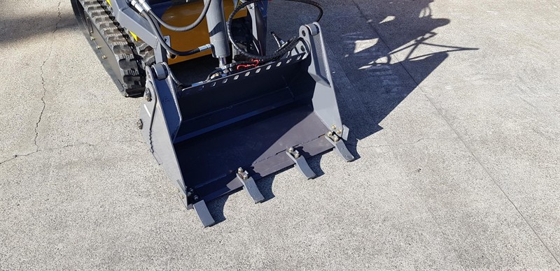 AM232PT Commando Mini Skidsteers image 26