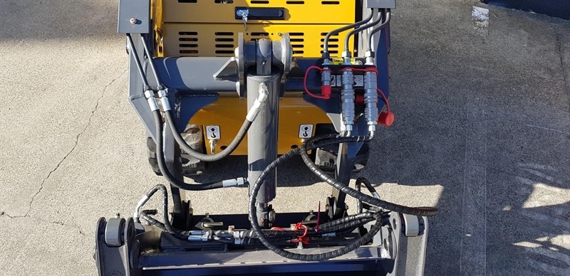 AM232PT Commando Mini Skidsteers image 27