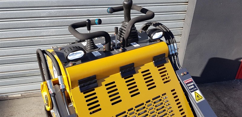 AM232PT Commando Mini Skidsteers image 28