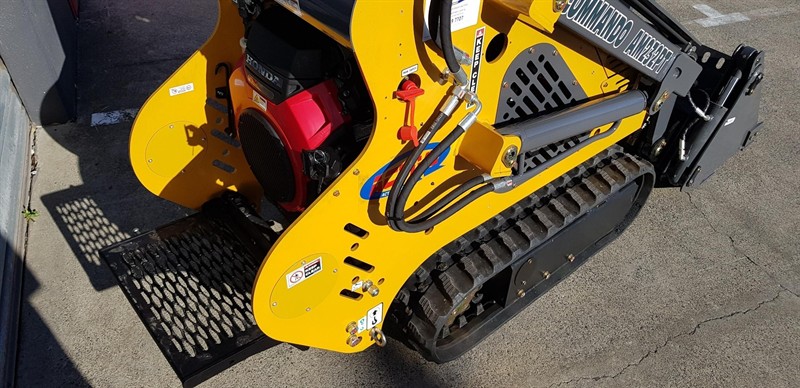 AM232PT Commando Mini Skidsteers image 29