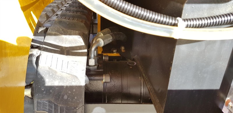 AM232PT Commando Mini Skidsteers image 36