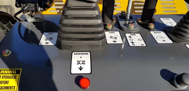 AM232PT Commando Mini Skidsteers image 42