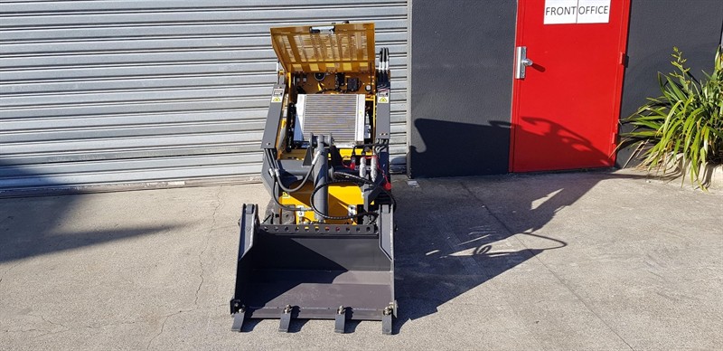 AM232PT Commando Mini Skidsteers image 44