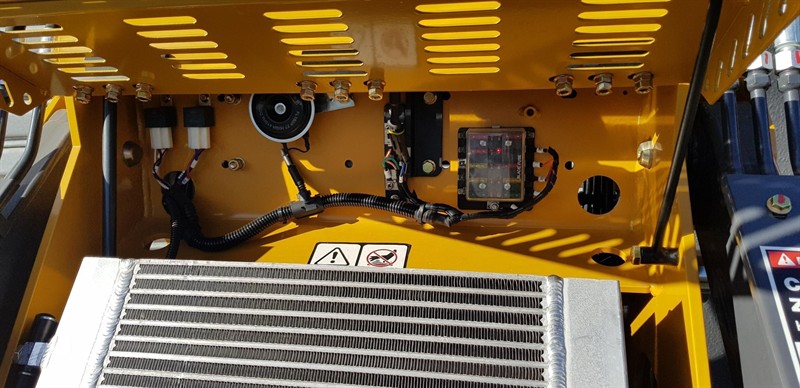 AM232PT Commando Mini Skidsteers image 46