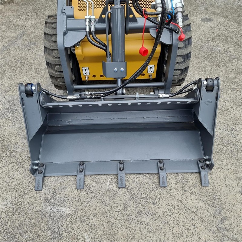 AM402DW Commando Mini Skidsteers image 5