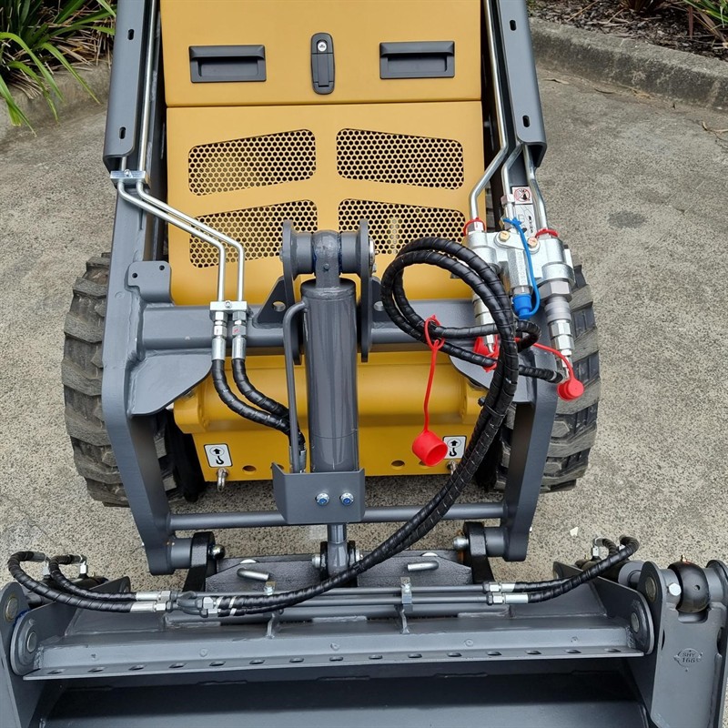 AM402DW Commando Mini Skidsteers image 6