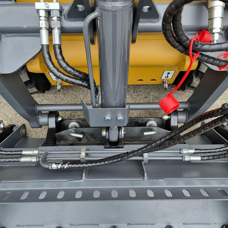 AM402DW Commando Mini Skidsteers image 7