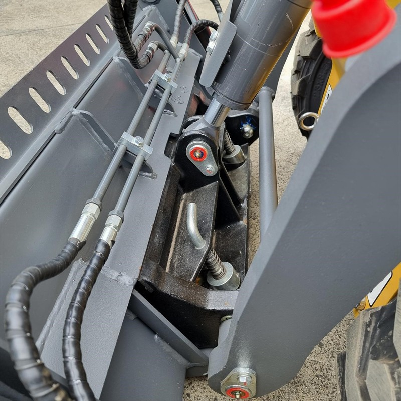 AM402DW Commando Mini Skidsteers image 9