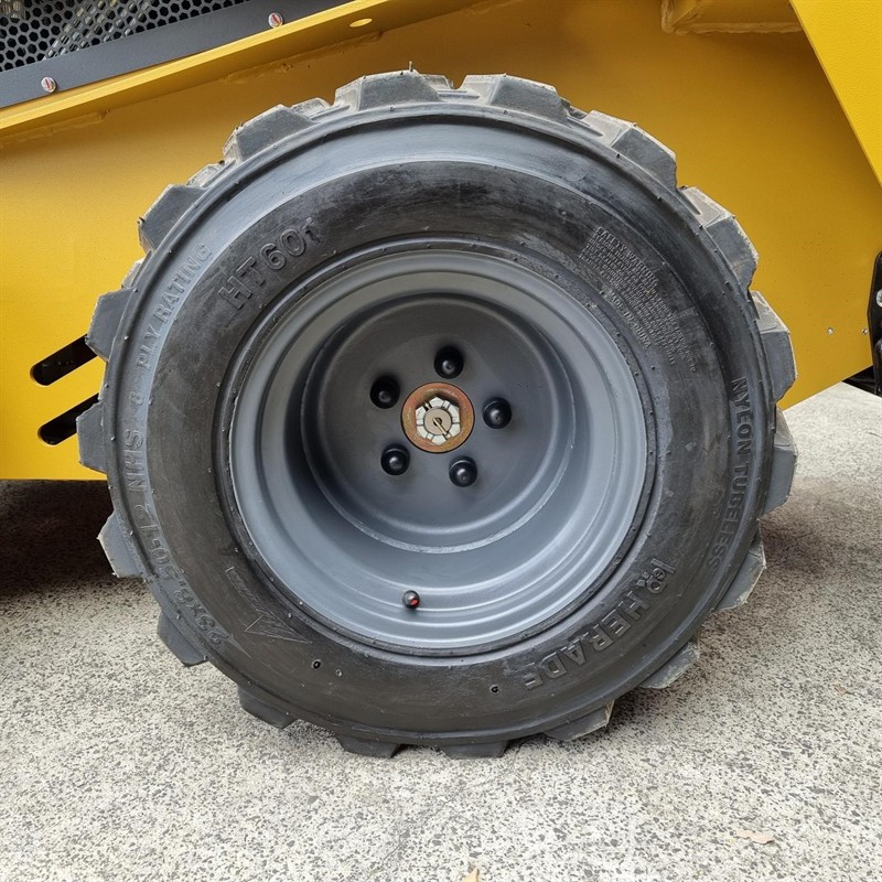 AM402DW Commando Mini Skidsteers image 11