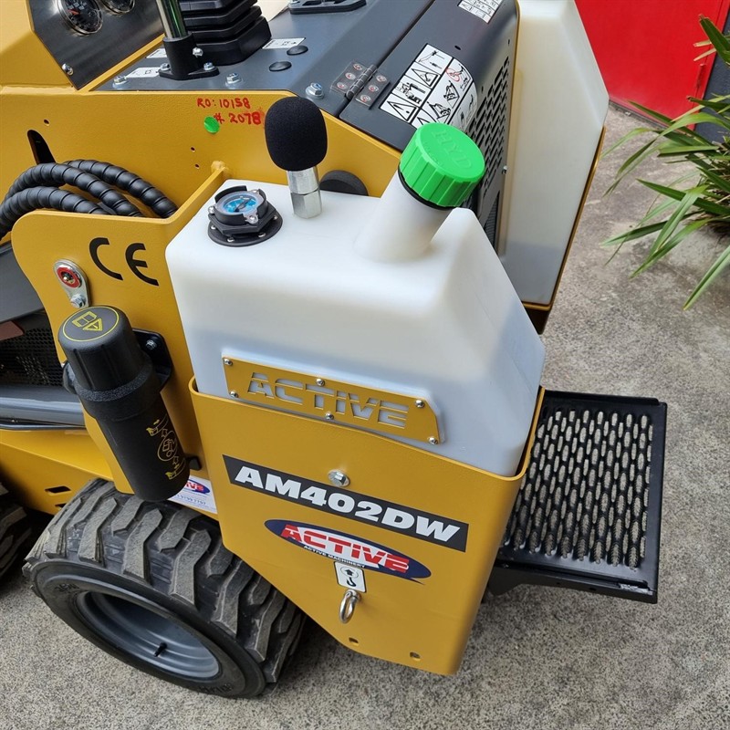 AM402DW Commando Mini Skidsteers image 15