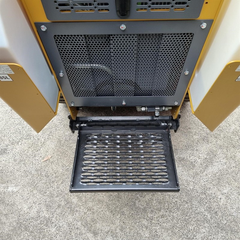 AM402DW Commando Mini Skidsteers image 18