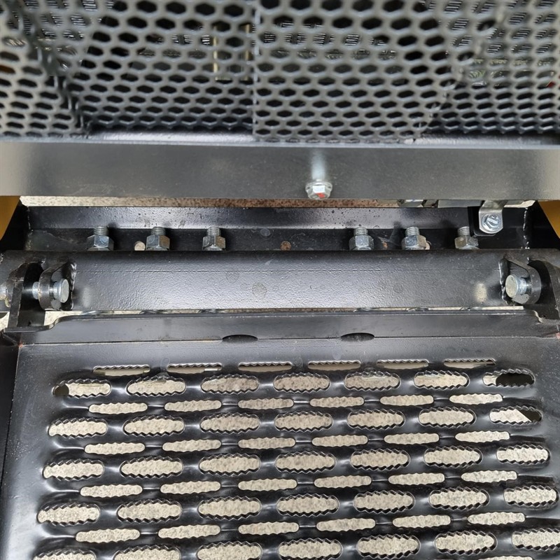 AM402DW Commando Mini Skidsteers image 19