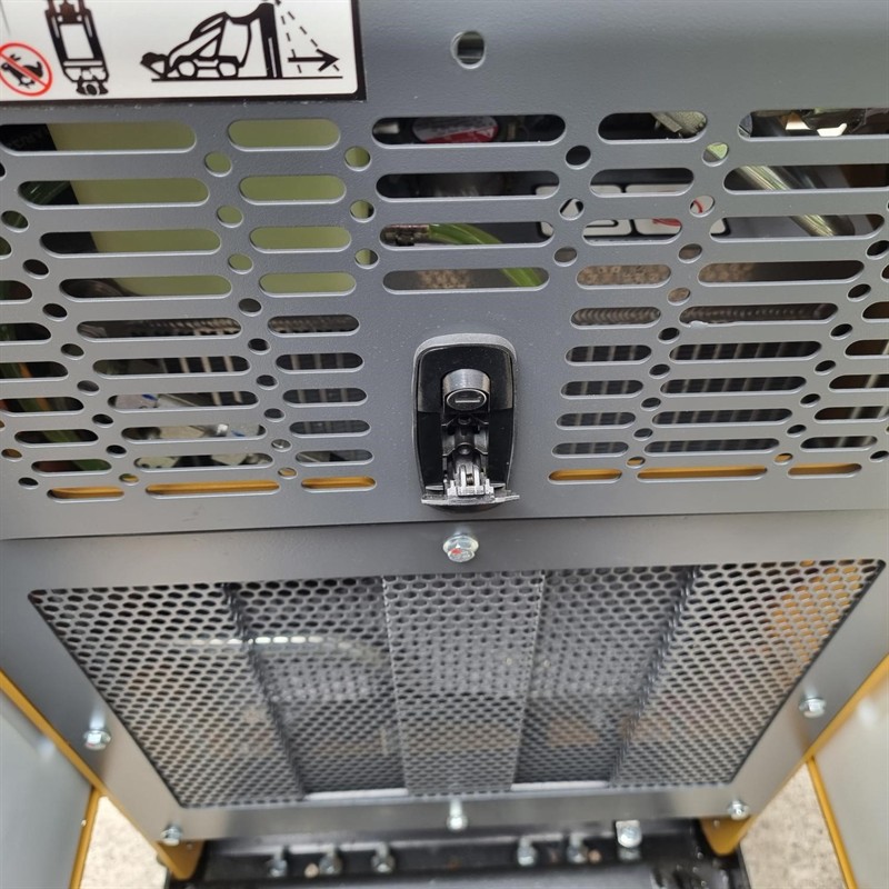 AM402DW Commando Mini Skidsteers image 21