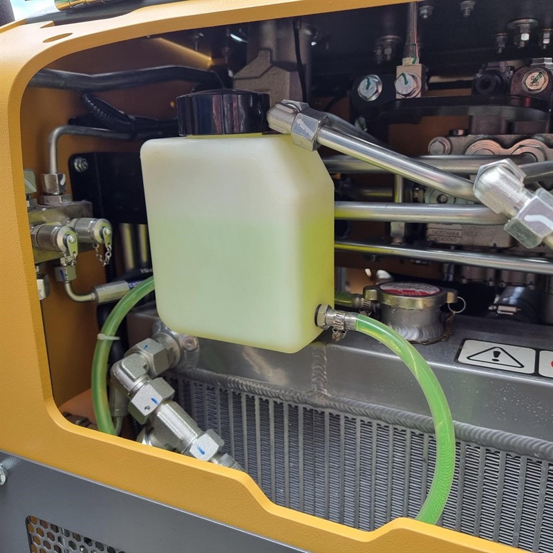 AM402DW Commando Mini Skidsteers image 23