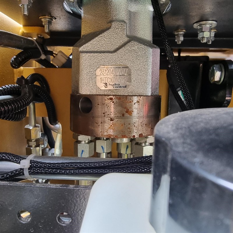 AM402DW Commando Mini Skidsteers image 26