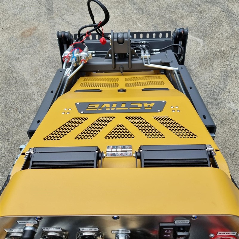 AM402DW Commando Mini Skidsteers image 31