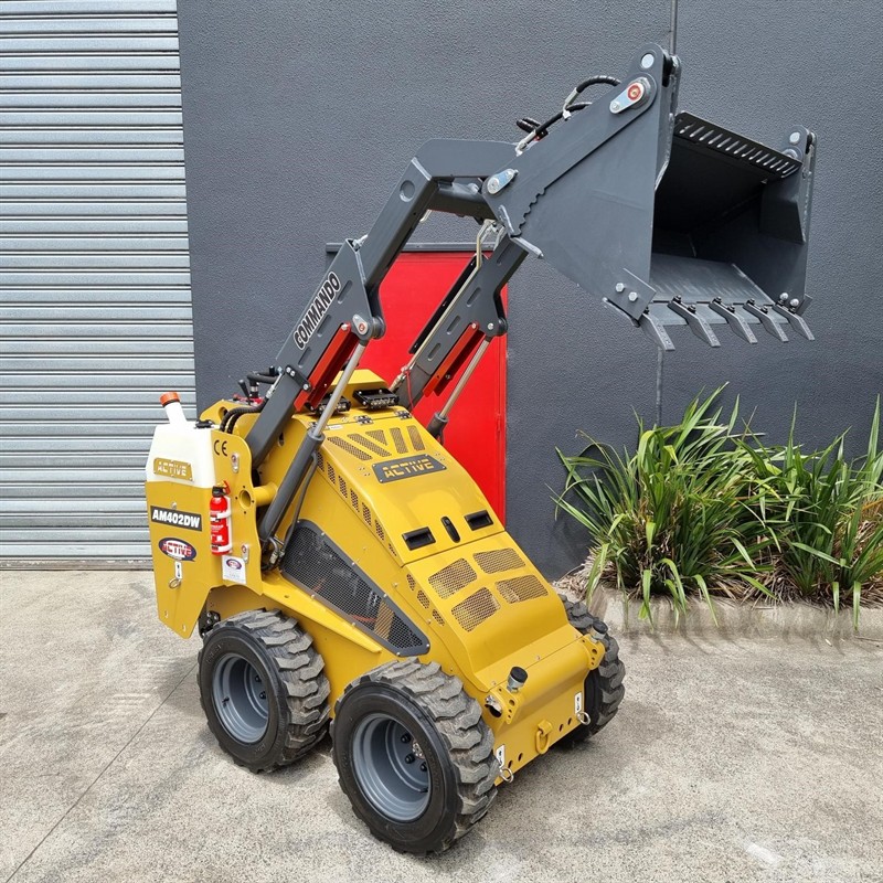 AM402DW Commando Mini Skidsteers image 40