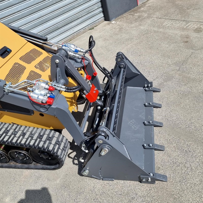 AM404DT Commando Mini Skidsteers image 4