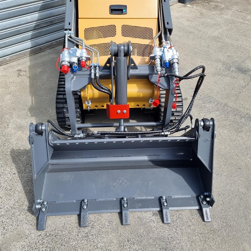 AM404DT Commando Mini Skidsteers image 8