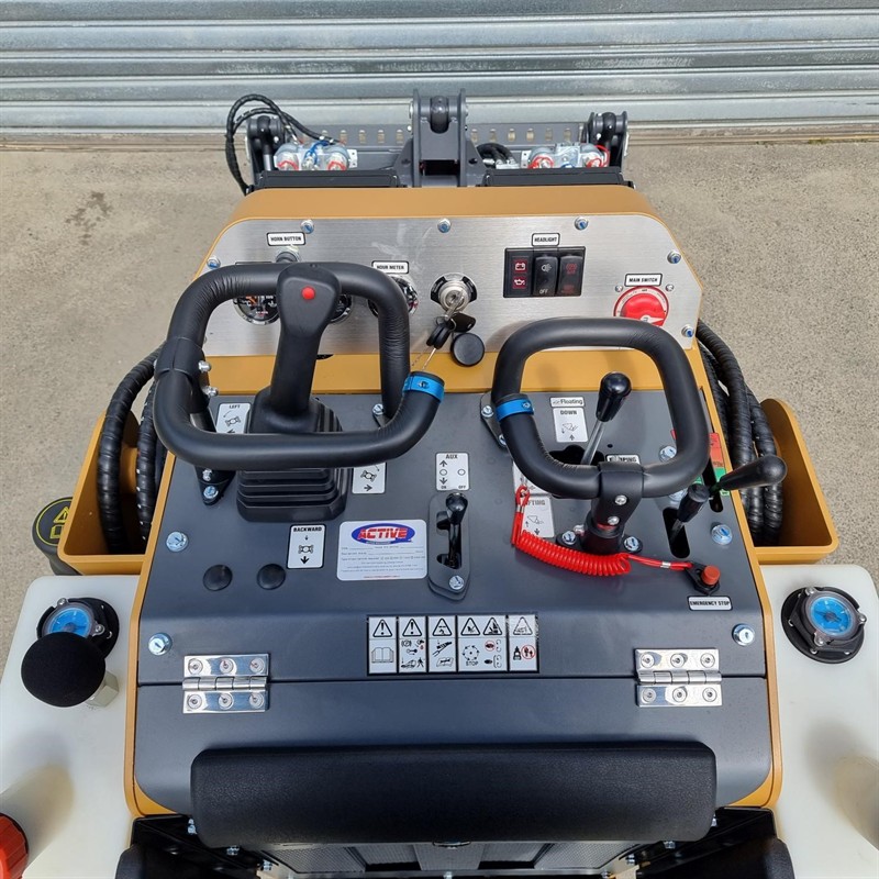 AM404DT Commando Mini Skidsteers image 18