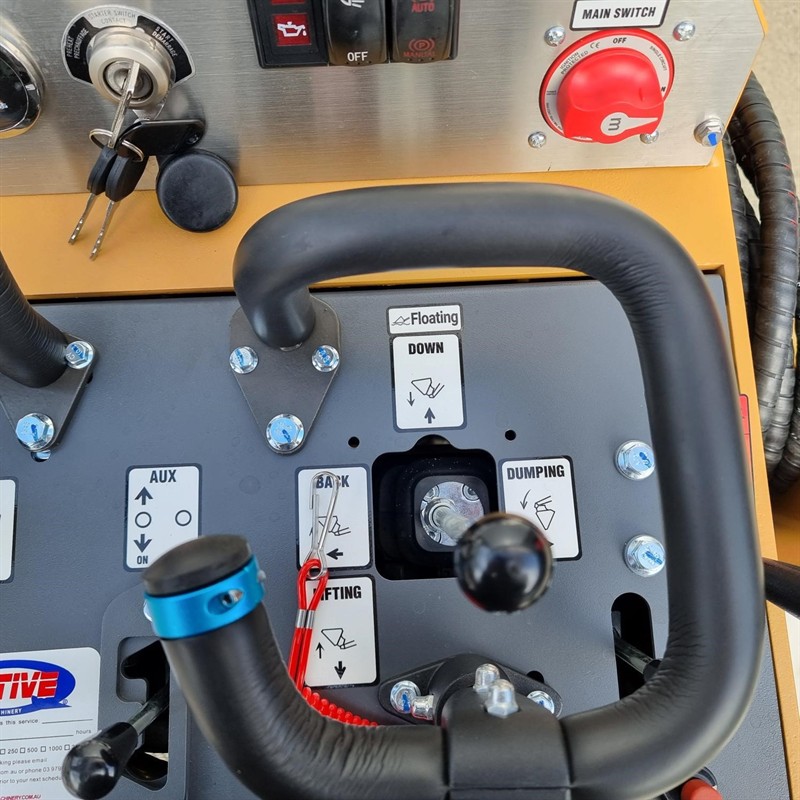 AM404DT Commando Mini Skidsteers image 20