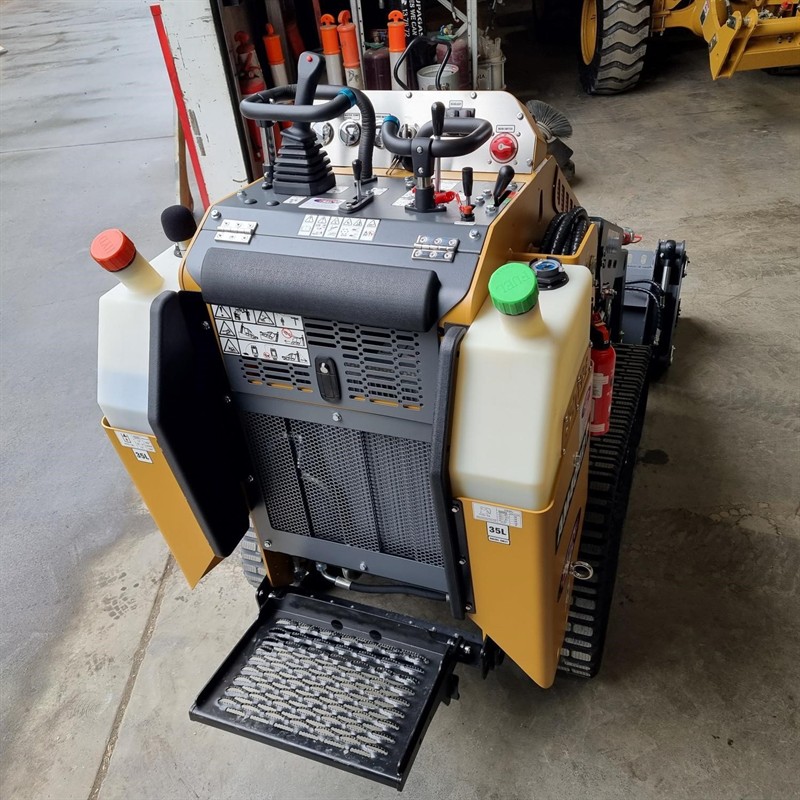 AM404DT Commando Mini Skidsteers image 23