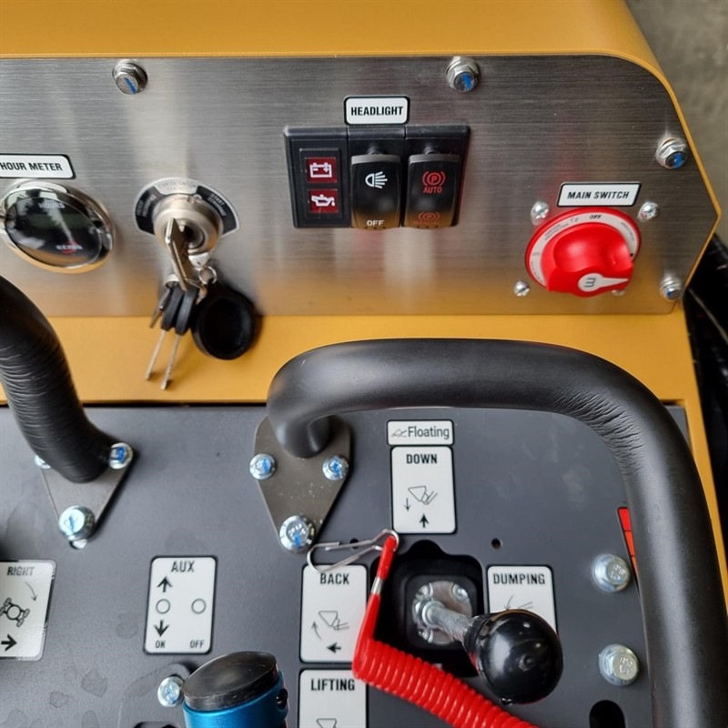 AM404DT Commando Mini Skidsteers image 25