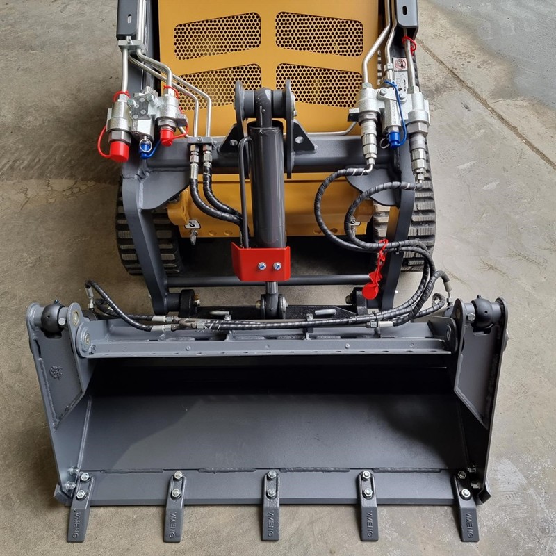 AM404DT Commando Mini Skidsteers image 26