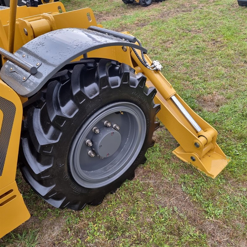 AT1345-4 11 Tonne Telehandlers image 20