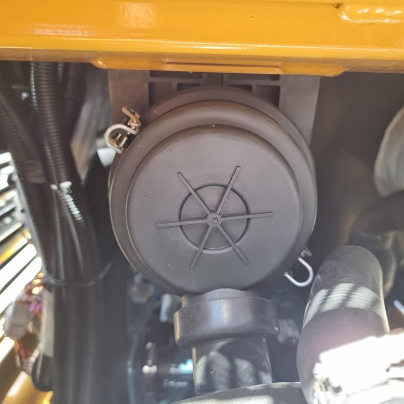 AS25GW Skid Steers image 27