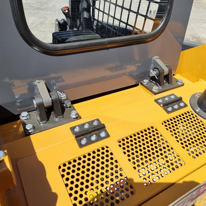 AS25GW Skid Steers image 39