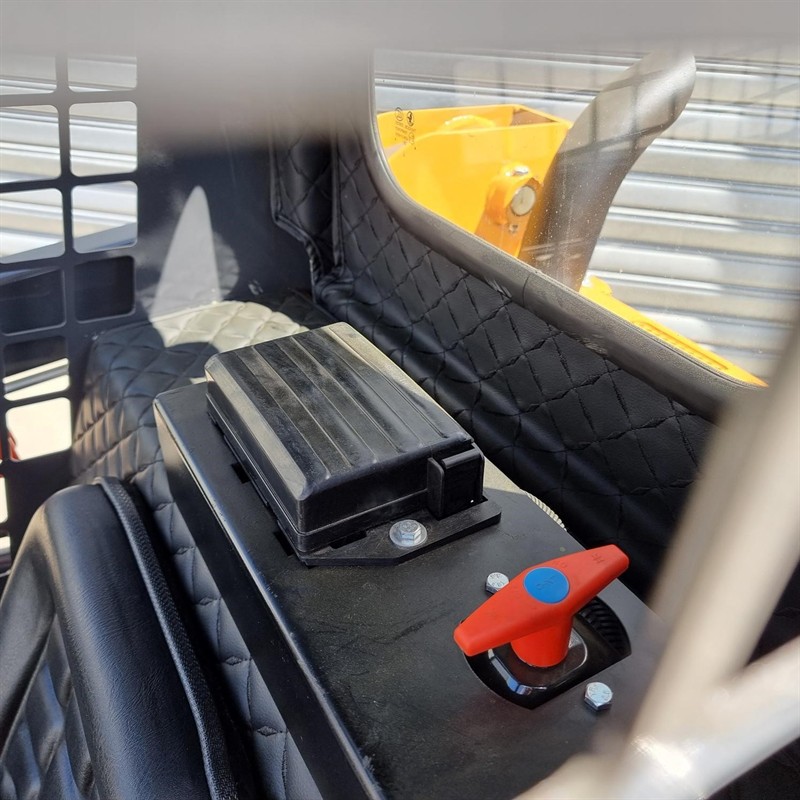 AS25GW Skid Steers image 42