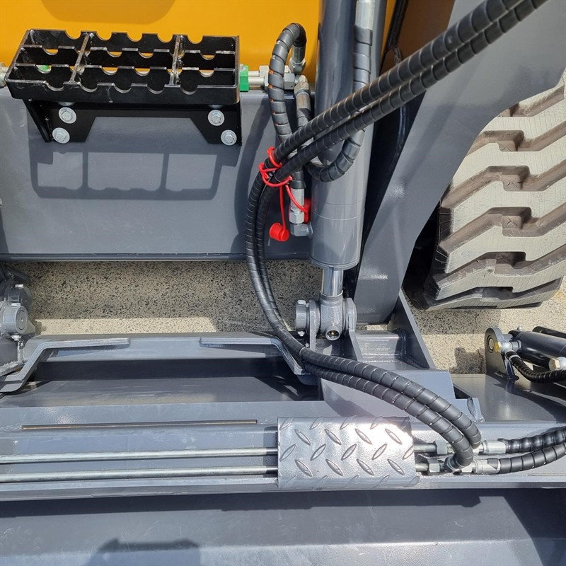 AS75GT Skid Steers image 8