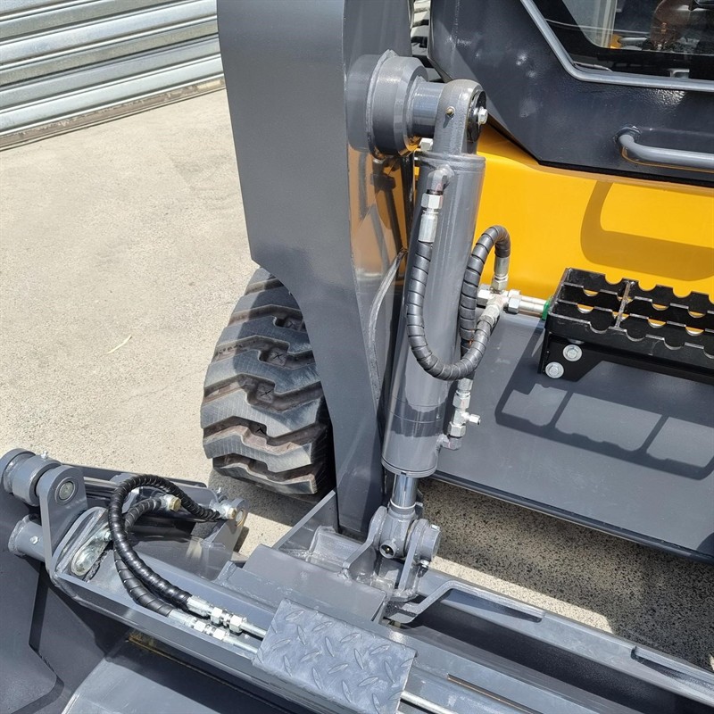 AS75GT Skid Steers image 9